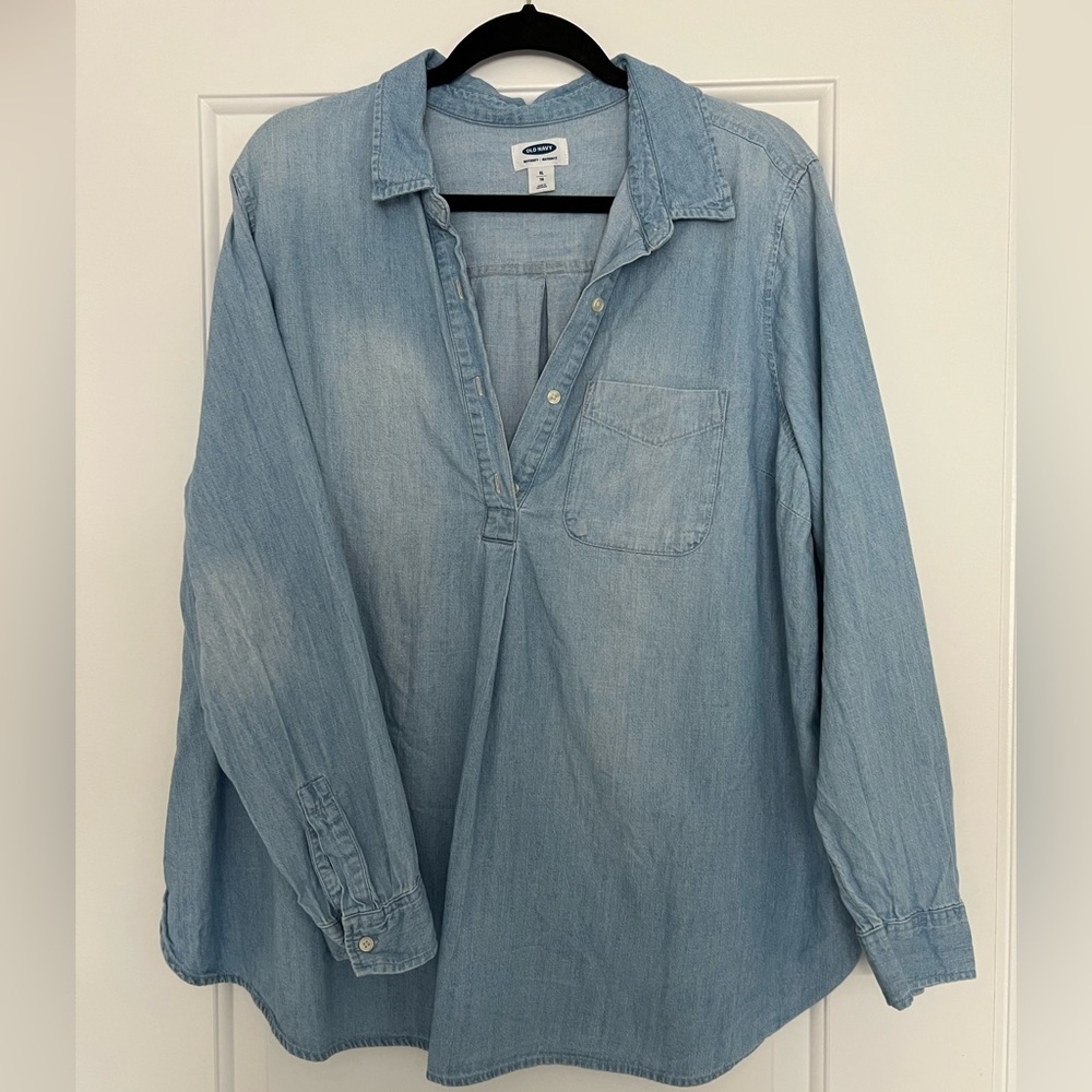 OLD NAVY MATERNITY Size XL Denim Top